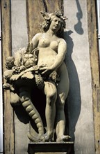 France, Haute Normandie, Seine Maritime, Rouen, statues, maison a colombages, pans de bois, statues, personnages, detail, rue d'Amiens 
hotel d'etancourt,