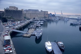 France, Bretagne, Finistere, nord, brest, port militaire et chateau, arsenal, bateaux de guerre, marine nationale,