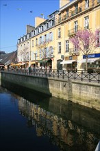 France, Bretagne, Finistere sud, Cornouaille, Quimper, maisons colorees, au fil du steir, riviere, reflet,