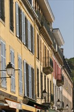 France, Bretagne, Finistere sud, Cornouaille, Quimper, maisons colorees, au fil du steir, facades,