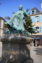 France, Bretagne, Finistere sud, Cornouaille, Quimper, place saint corentin, statue de Laennec,