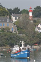 France, Bretagne, Finistere sud, Cornouaille, port de doelan, commune de clohars carnoet, petit bateau de peche, phare,