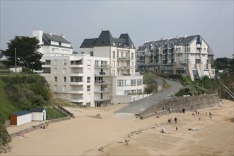 France, Bretagne, Finistere sud, Cornouaille, le pouldu, plage, residences de vacances, habitat saisonnier, immeubles,