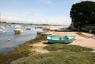 France, Bretagne, Finistere sud, pays bigouden, lesconil, plage, petits bateaux,