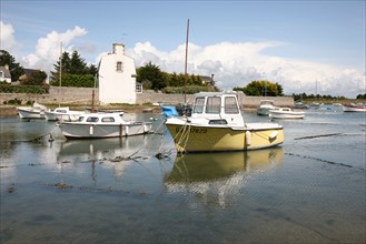 France, Bretagne, Finistere sud, pays bigouden, lesconil, plage, petits bateaux,