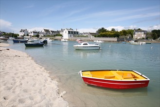 France, Bretagne, Finistere sud, pays bigouden, lesconil, plage, petits bateaux,