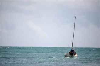 France, Bretagne, Finistere sud, pays bigouden, lesconil, plage, petits bateaux,