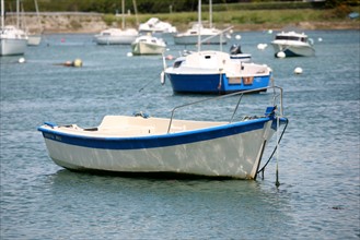 France, Bretagne, Finistere sud, pays bigouden, lesconil, plage, petits bateaux,