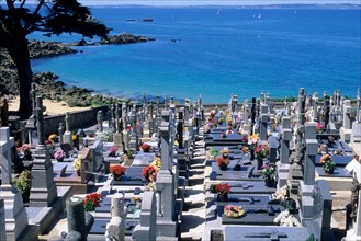 France, Bretagne, Finistere sud, Douarnenez, cimetiere marin de treboul, croix, paysage,