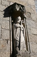France, Bretagne, Finistere sud, Cornouaille, Concarneau, la ville close, sculpture, granit, saint, statue, niche,