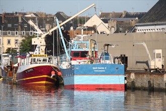 France, Bretagne, Finistere sud, Cornouaille, Concarneau, la ville close, fortification vauban, port de peche, chalutier, bateau, vedette touristique, halle a maree,