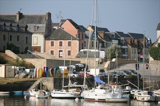 France, Bretagne, Finistere Sud, Cornouaille, Concarneau, bateau, Le Passage, ponton, voilier, maisons,