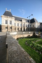 France, Bretagne, Ille et Vilaine, rennes, place du parlement de Bretagne, detail parlement, jardin a la francaise, place, balustrade