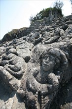 France, Bretagne, cotes d'Armor, Saint-Malo, rotheneuf, les rochers sculptes par l'abbe foure des 1870, tetes, figures, famille corsaire, imaginaire, mythologie,