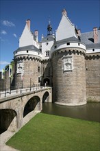 France, pays de loire, loire atlantique, Nantes, chateau des ducs de Bretagne, douves, remparts, pont, tours,