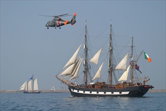 France, Basse Normandie, Manche, Cotentin, Cherbourg, rade, tall ships race 2005, grands voiliers, course, jeannie johnston, helicoptere militaire, armee,