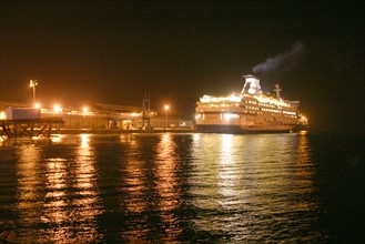France, Basse Normandie, Manche, Cotentin, Cherbourg, port de commerce, depart de ferry de nuit
le Bretagne de Brittany ferries