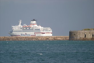 France, Basse Normandie, Manche, Cotentin, Cherbourg, ferry de la brittany ferries, trafic trans Manche, grande rade ouest, depart 
du Bretagne