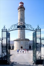 France, Bretagne, Morbihan, belle ile en mer, phare de goulphar, grille, allee, visiteurs,