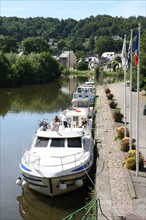 France, Bretagne, Morbihan, malestroit, village, canal de nantes a brest, penichettes a quai,