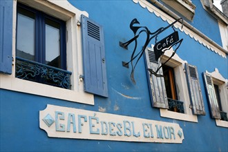 France, Bretagne, Morbihan, ile de groix, le bourg, loctudy, cafe bleu el mor, facade coloree,