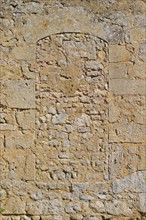 France, Basse Normandie, orne, perche, mur et porte rebouchee, habitat traditionnel, pierre, Saint-Germain de la couldre,