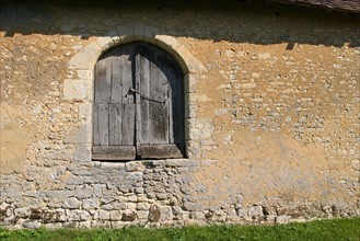 France, Basse Normandie, orne, perche, mur et porte, habitat traditionnel, pierre, Saint-Germain de la couldre,