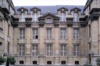 France, Paris 4e, le marais, rue pavee, hotel de lamoignon, bibliotheque historique de la ville de Paris BHVP, hotel particulier, facade sur cour,