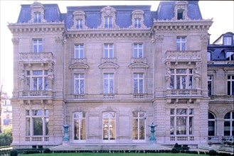 France, Paris 8e, 61 rue de Monceau, hotel Menier, hotel particulier, monument historique, facade sur jardin, parc Monceau,