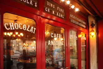 Frontage of the café at 17 rue La Fontaine in Paris