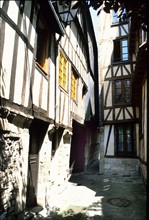 France, Haute Normandie, Seine Maritime, Rouen, maison a pans de bois, colombages, encorbellement, rue des chanoines