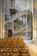 France, Haute Normandie, Seine Maritime, Rouen, cathedrale Notre-Dame, art gothique, escalier de la librairie, chaises, transept,