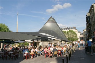 France, Haute Normandie, Seine Maritime, Rouen, place du vieux marche, eglise sainte jeanne d'Arc, terrasses de cafes,