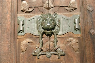 France, Haute Normandie, Seine Maritime, Rouen, eglise saint Maclou, portail central, heurtoir de port, lion, bronze,
