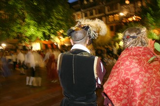 France, Haute Normandie, Seine Maritime, Rouen, cathedrale notre dame, fetes jeanne d'arc 2005, 
bal medieval, danseurs, musique medievale, costumes traditionnels,