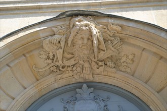 France, Haute Normandie, Seine Maritime, Rouen, rue aux ours, detail du porche d'un hotel particuller, mascaron, figure, homme,