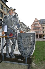 France, Haute Normandie, Seine Maritime, Rouen, place du vieux marche, maisons, musee de cire jeanne d'Arc, enseigne, effigie,