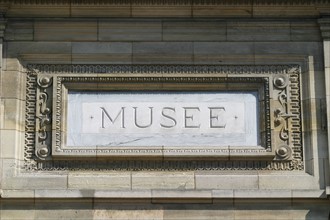France, Haute Normandie, Seine Maritime, Rouen, musee des beaux arts, 1 place restout, facade, detail cartouche grave,