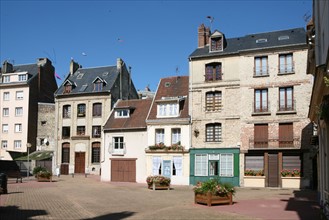 France, Haute Normandie, Seine Maritime, Dieppe, quartier des pecheurs, maisons modestes, place,