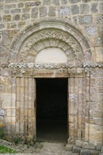 France, Haute Normandie, Seine Maritime, pays de Caux maritime, la gaillarde, chapelle sainte marguerite, art roman, motif a chevrons, porche,