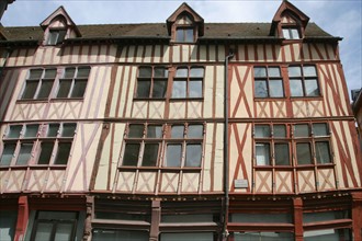 France, Haute Normandie, Seine Maritime, Rouen, rue des bons enfants, habitat traditionnel, maisons a pans de bois, colombages, fenetres, medieval,