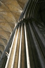 France, Haute Normandie, Seine Maritime, Rouen, cathedrale Notre-Dame, art gothique, pilier de la nef, colonne,