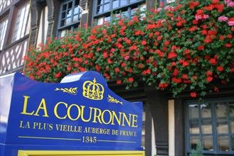 France, Haute Normandie, Seine Maritime, Rouen, place du vieux marche
auberge La Couronne, plus vieux restaurant de la ville, enseigne,