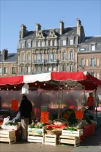 France, Haute Normandie, Seine Maritime, Rouen, marche du week end, place saint marc, alimentation et brocante, gastronomie, antiquites,