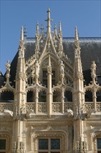 France, Haute Normandie, Seine Maritime, Rouen, palais de justice, tribunal, institution, monument historique restaure en 2007, neo gothique, fenestrage de la facade du palais royal