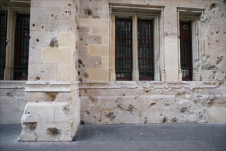 France, Haute Normandie, Seine Maritime, Rouen, palais de justice, tribunal, institution, monument historique restaure en 2007, neo gothique, detail d'ornement de fenetre dans la partie restauree rue ...