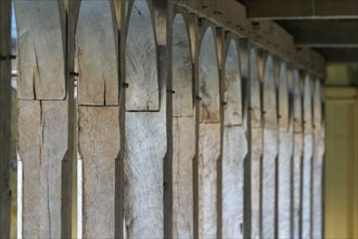 France, Haute Normandie, Seine Maritime, montivilliers, abbaye, cloitre, jardin de buis, piliers de bois,