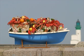 France, Haute Normandie, Seine Maritime, Le Treport, plateau de fruits de mer, crustaces, jetee, digue, restaurant Le Homard bleu
45 quai Francois 1er,