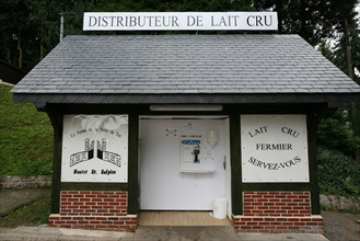 France, Haute Normandie, Seine maritime, pays du caux maritime, doudeville, distributeur de lait cru,