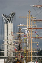 France, Haute Normandie, Seine maritime, vallee de la Seine, armada 2008, Rouen, sur les quais, mats et pavillons, pile du pont Gustave Flaubert,
